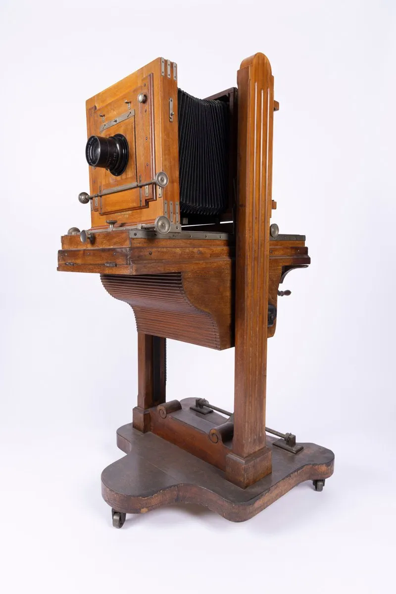 Studijska kamera mehovka Neue görlitzer camera-werke, model Globus